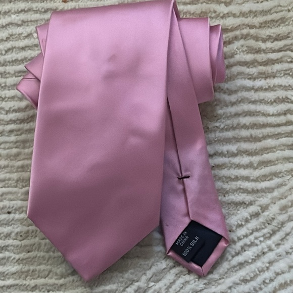 Saddlebred 100% silk‎ pink men’s tie 3 1/4” width - Picture 3 of 5